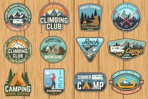 ensemble de badges de club d'escalade et de camp d'été. vecteur. vecteur