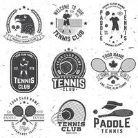 ensemble d'insigne, d'emblème ou de signe de paddle-tennis et de tennis. vecteur. concept de chemise, d'impression, de timbre ou de tee-shirt. vecteur
