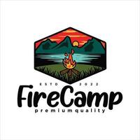 feu de camp feu de camp logo montagne aventure insigne étiquette illustration vectorielle vecteur