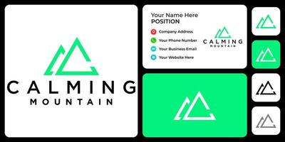 création de logo de montagne monogramme lettre c avec modèle de carte de visite. vecteur
