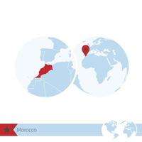 maroc sur le globe terrestre avec drapeau et carte régionale du maroc.