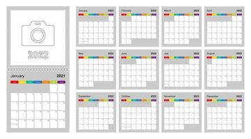 calendrier 2022 design coloré, ensemble de 12 pages de calendrier de planificateur mural vectoriel sur fond gris. la semaine commence le dimanche.