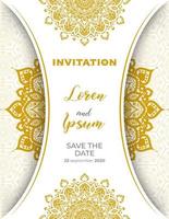conception d'invitation de mandala de luxe or sur blanc vecteur