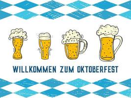 oktoberfest 2022 - fête de la bière. ensemble d'éléments de doodle dessinés à la main. fête traditionnelle allemande. chopes à bière en verre coloré avec lettrage et losanges bleus sur fond blanc. vecteur