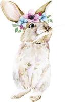 aquarelle dessin lapin de pâques, lièvre avec une couronne de fleurs. le lapin mignon se dresse sur ses pattes postérieures isolées sur fond blanc, avec des fleurs printanières de couleur rose et bleue. clipart vecteur
