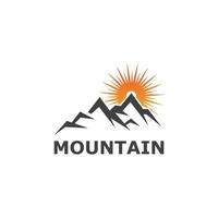 logo d & # 39; icône de montagne vecteur