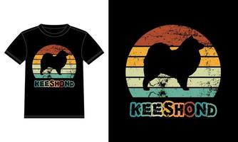 drôle keeshond vintage rétro coucher de soleil silhouette cadeaux amoureux des chiens propriétaire de chien essentiel t-shirt vecteur