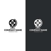 création de logo d'emblème d'étiquettes de cinéma. film roll logo vecteur cinéma noir et film