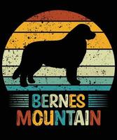 drôle montagne bernois vintage rétro coucher de soleil silhouette cadeaux amoureux des chiens propriétaire de chien essentiel t-shirt vecteur