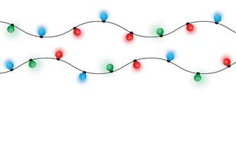 Chaîne de lumières de Noël isolé sur fond blanc avec un tracé de détourage vecteur