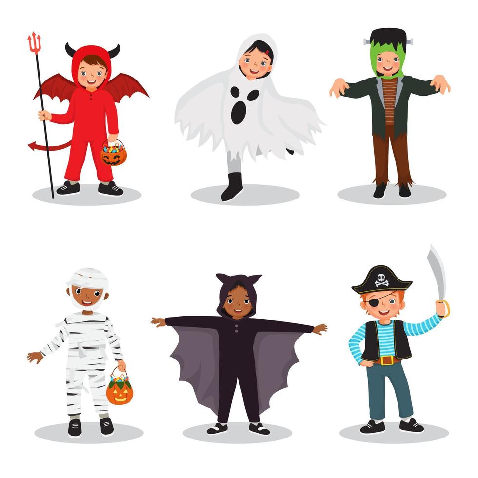 crianças bonitas usam fantasias de halloween para festa de carnaval de doces ou travessuras. incluem fantasma, frankenstein, morcego, pirata, múmia e diabo segurando saco de abóbora com doce vetor