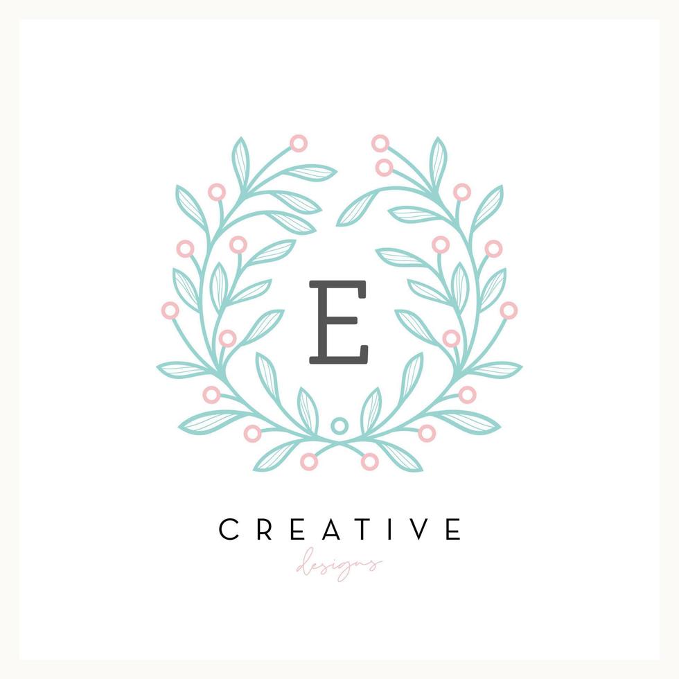 letra de logotipo floral de luxo e para negócios de cosméticos de beleza, convite de casamento, boutique e outras empresas vetor