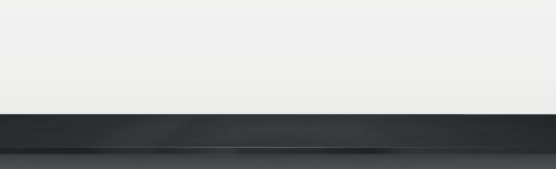 tampo de mesa de metal preto sobre fundo panorâmico branco, modelo de web promocional - vetor