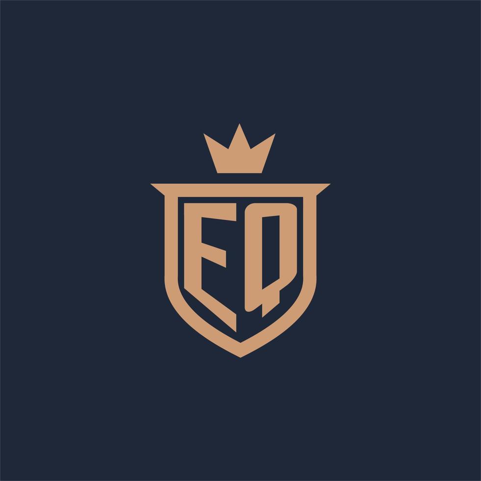 eq logotipo inicial do monograma com estilo de escudo e coroa vetor