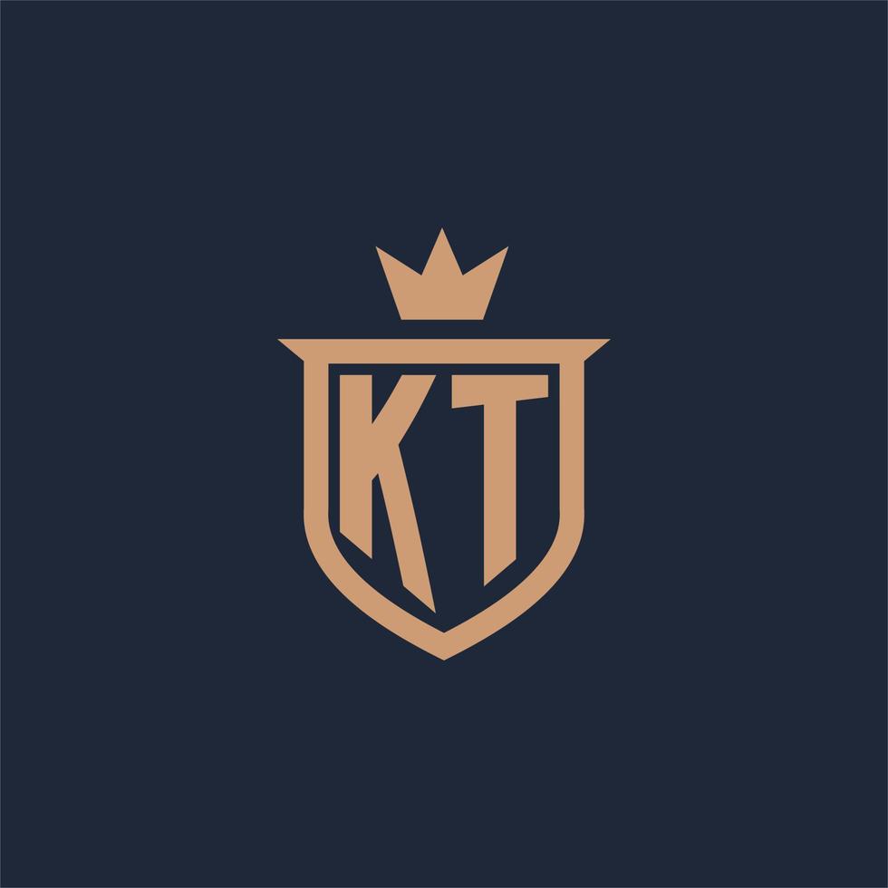 kt logotipo inicial do monograma com estilo de escudo e coroa vetor