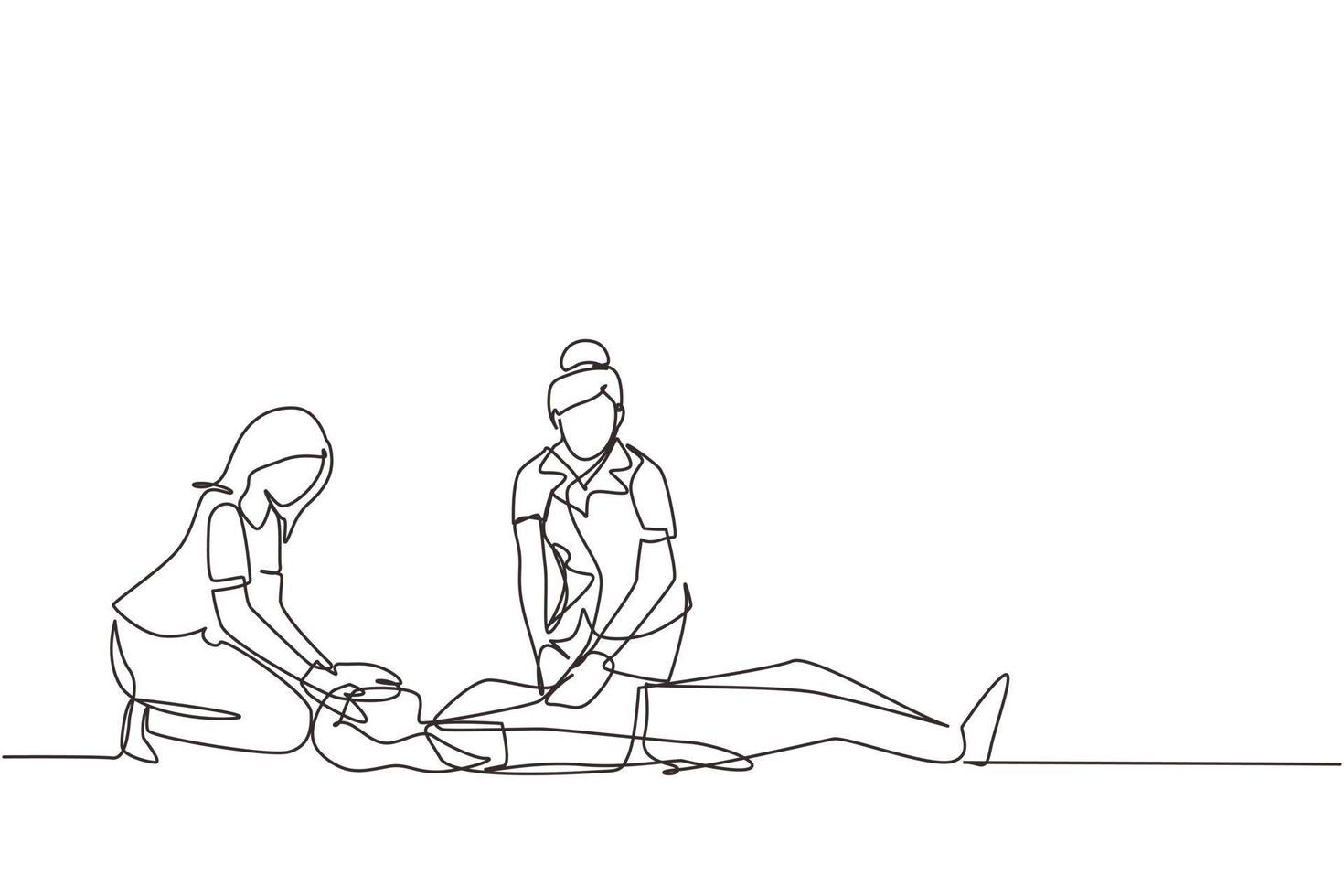 contínuo um paramédico de desenho de linha dando primeiros socorros indiretos de massagem cardíaca para paciente mulher. salvar vidas ou acidente de emergência. saúde, cuidado, trabalho em equipe. ilustração vetorial de desenho de linha única vetor