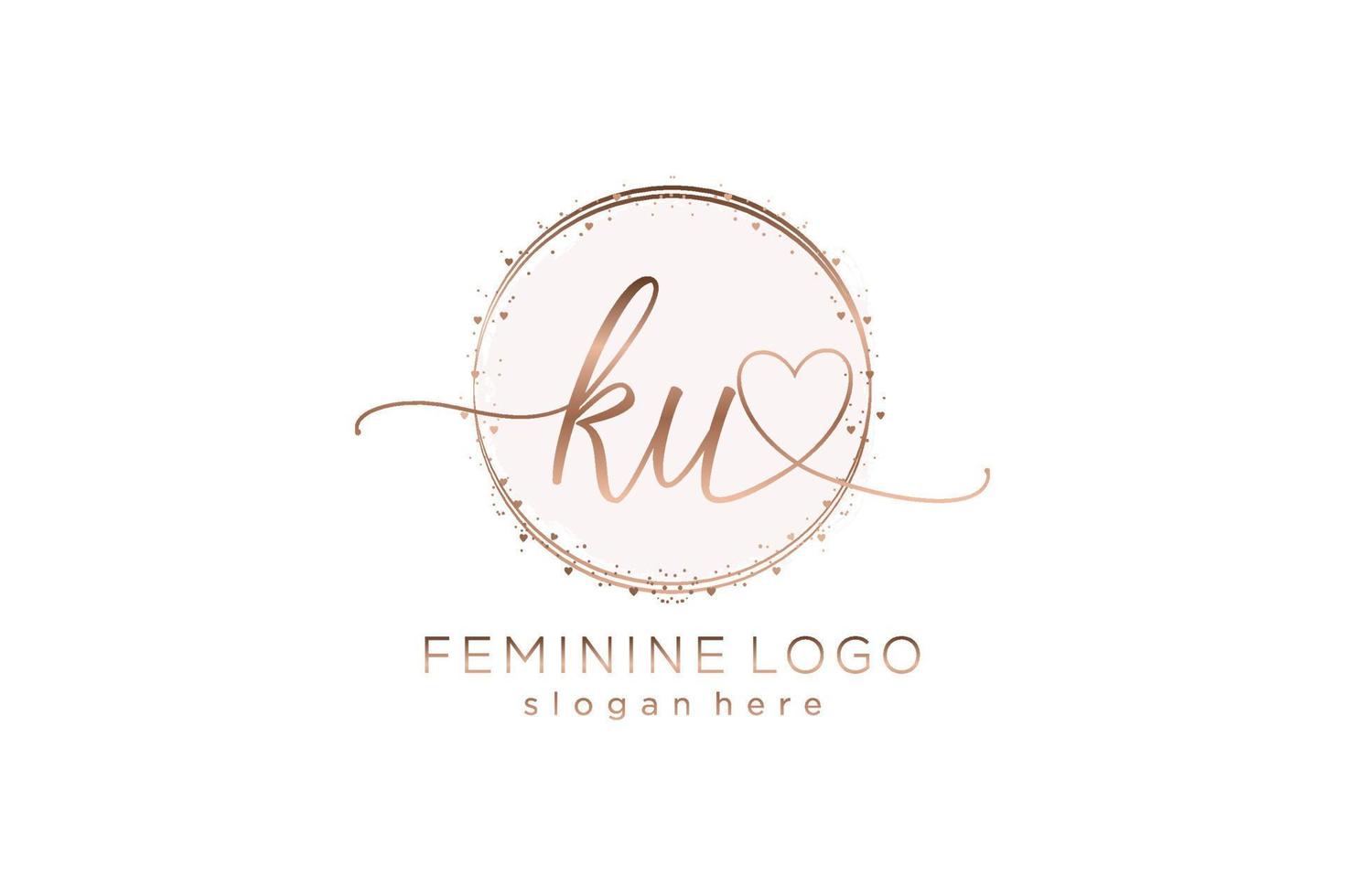 logotipo de caligrafia ku inicial com logotipo de vetor de modelo de círculo de casamento inicial, moda, floral e botânico com modelo criativo.