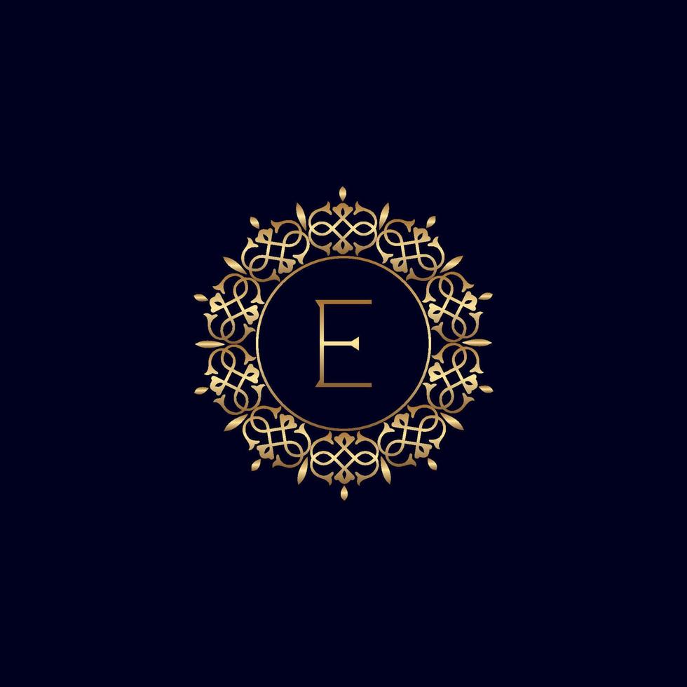 e logotipo de luxo real ornamentado em ouro vetor