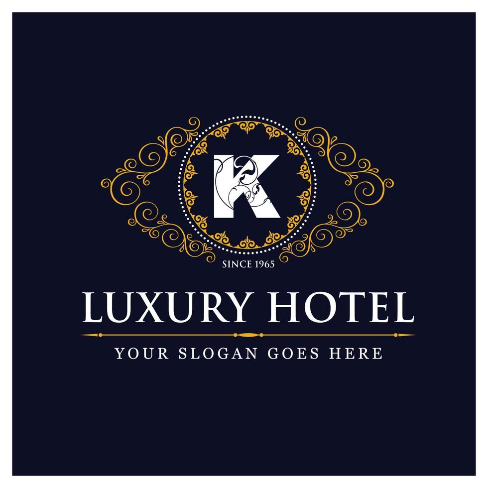 design de hotel de luxo com logotipo e vetor de tipografia