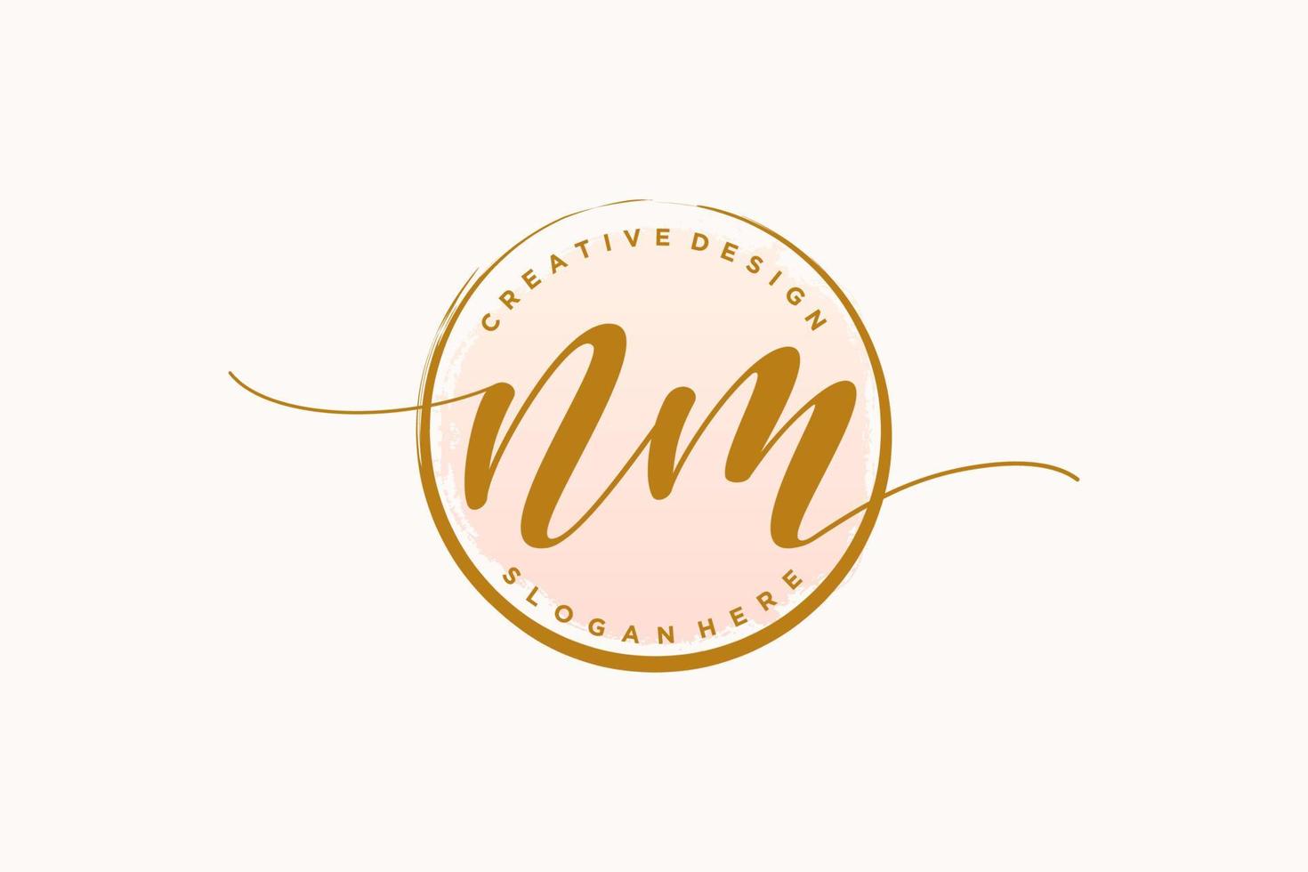 logotipo de caligrafia nm inicial com assinatura vetorial de modelo de círculo, casamento, moda, floral e botânico com modelo criativo. vetor