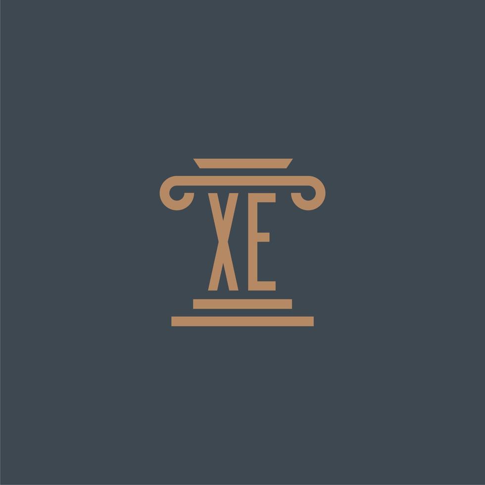 xe monograma inicial para o logotipo do escritório de advocacia com design de pilar vetor