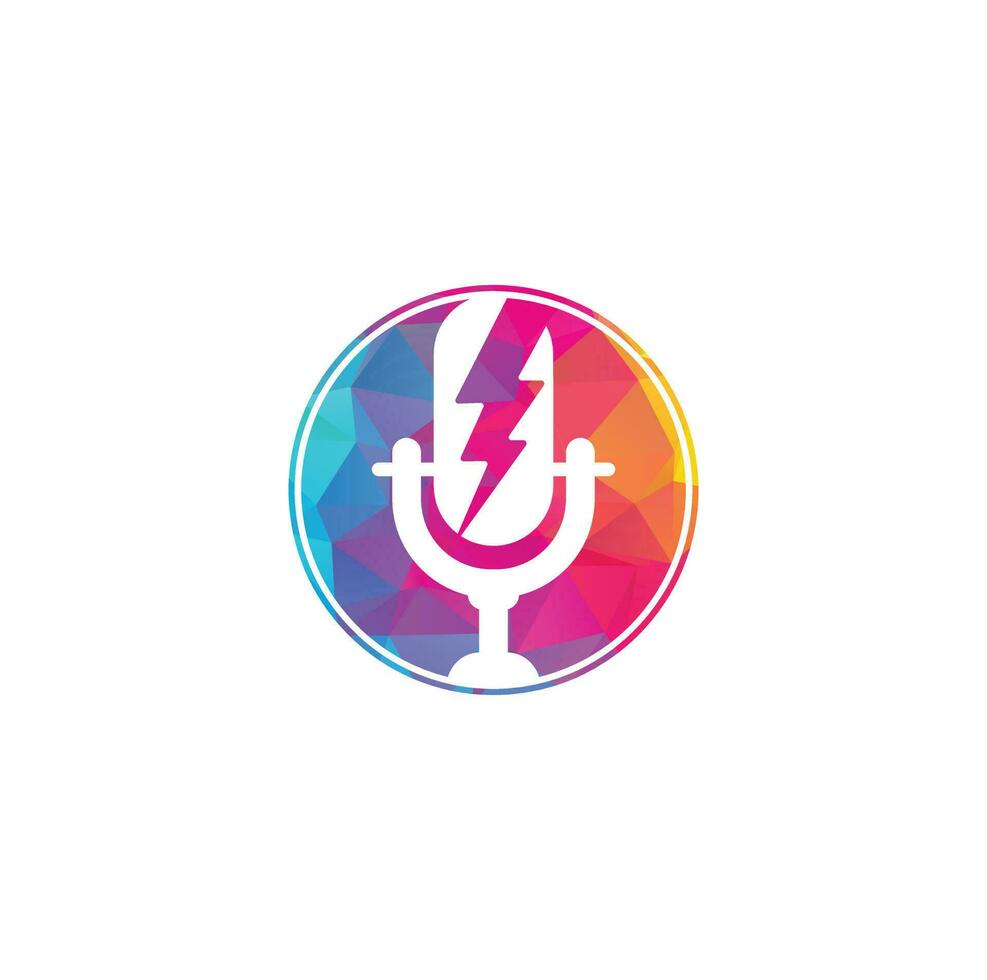 logotipo do podcast com trovão. design de logotipo de vetor de microfone.