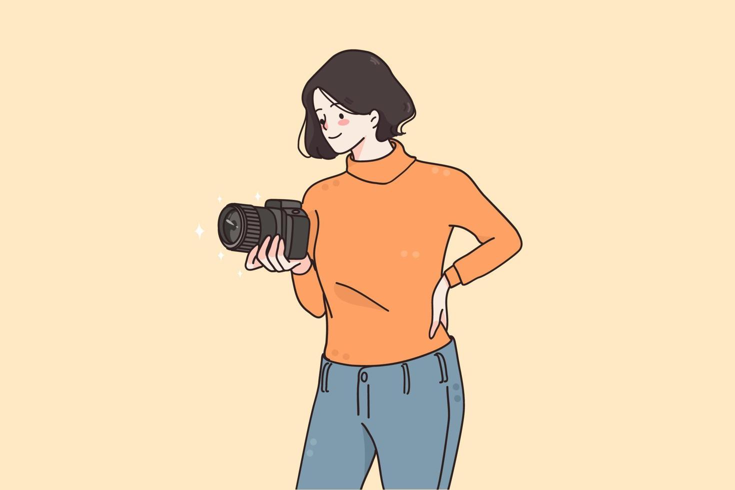 fotógrafo profissional e conceito de equipamento. jovem sorridente fotógrafa personagem de desenho animado em roupas casuais em pé com câmera fazendo ilustração vetorial de tiro vetor