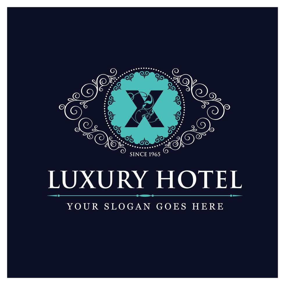 design de hotel de luxo com logotipo e vetor de tipografia