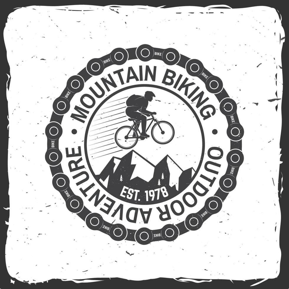 design de tipografia vintage com carro e reboque, bicicletas de montanha e silhueta de montanha. vetor