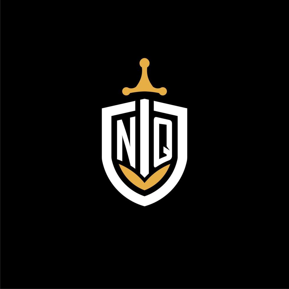 carta criativa nq logo gaming esport com ideias de design de escudo e espada vetor