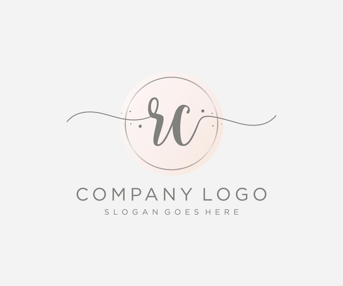 logotipo feminino rc inicial. utilizável para logotipos de natureza, salão, spa, cosméticos e beleza. elemento de modelo de design de logotipo de vetor plana.