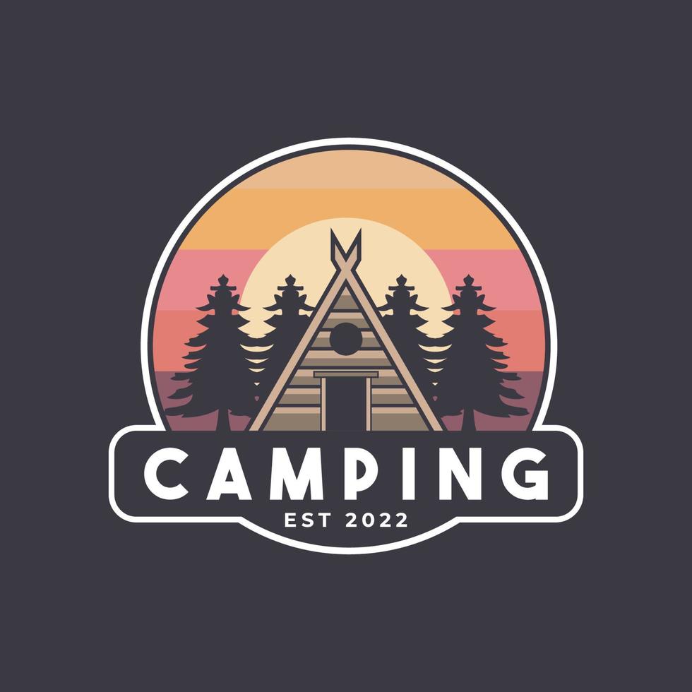 aventura de acampamento de montanha em vetor de inspiração de design de logotipo de floresta