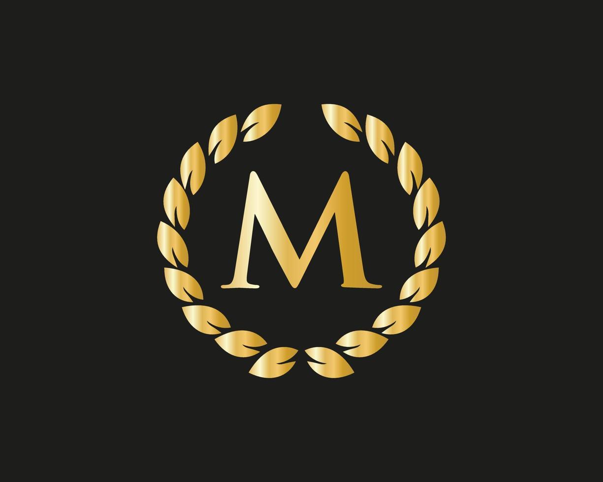 modelo de logotipo de luxo letra m em vetor para restaurante, realeza, boutique, café, hotel, heráldica, joias e identidade de moda