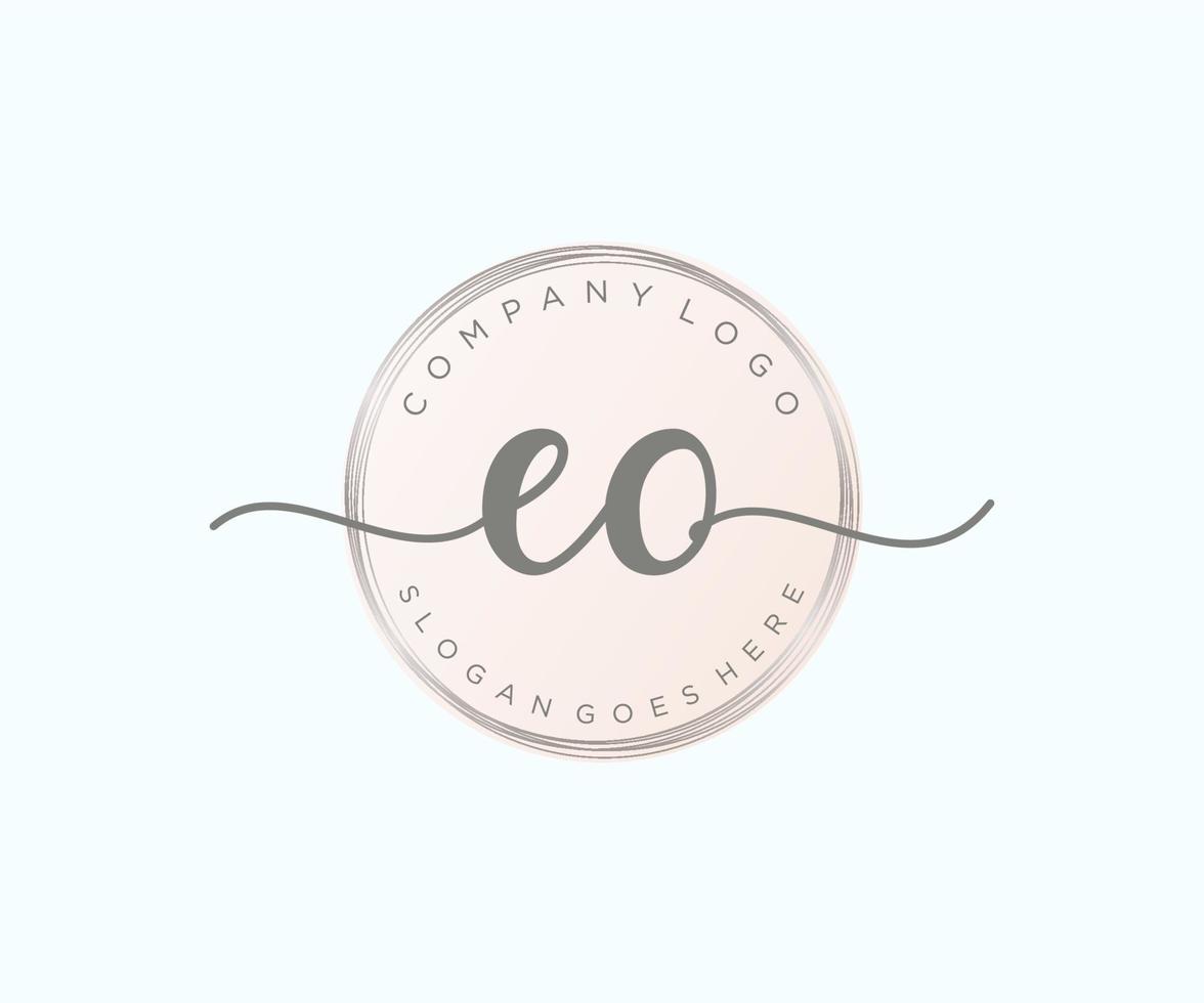 inicial eo logotipo feminino. utilizável para logotipos de natureza, salão, spa, cosméticos e beleza. elemento de modelo de design de logotipo de vetor plana.