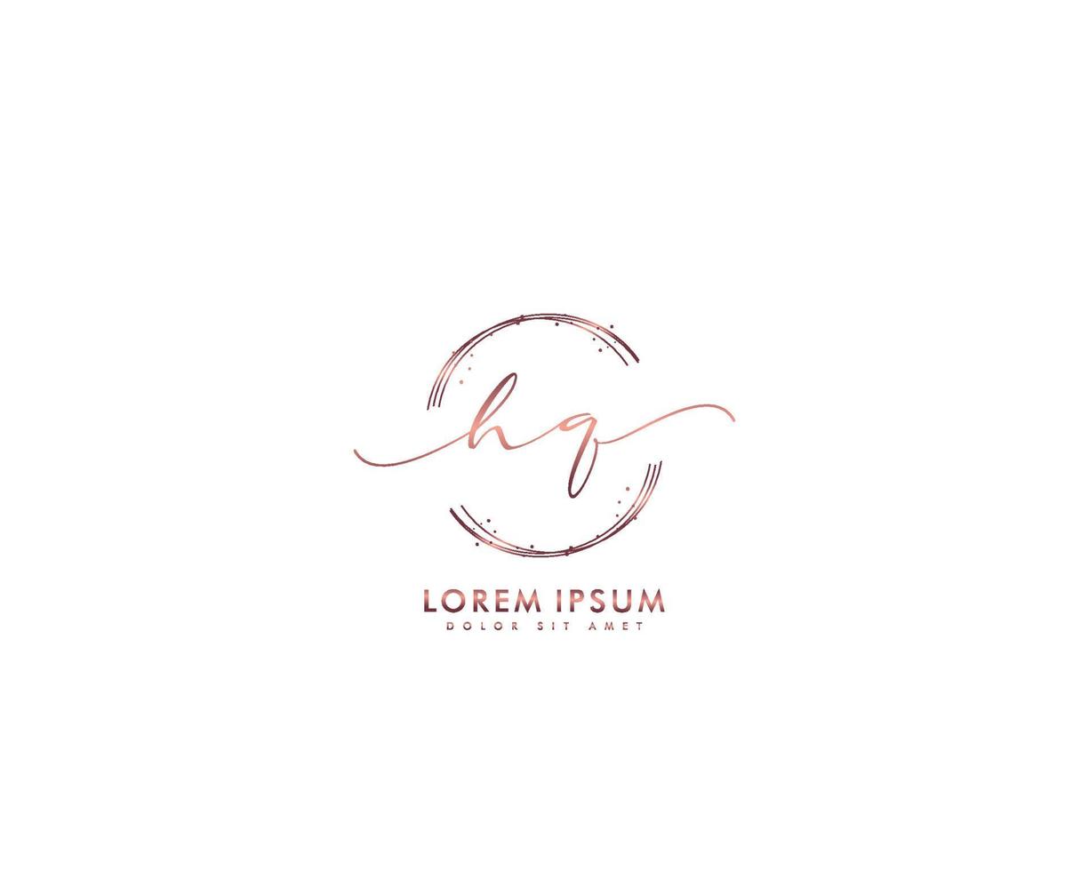 logotipo feminino hq inicial monograma de beleza e design de logotipo elegante, logotipo manuscrito da assinatura inicial, casamento, moda, floral e botânico com modelo criativo vetor