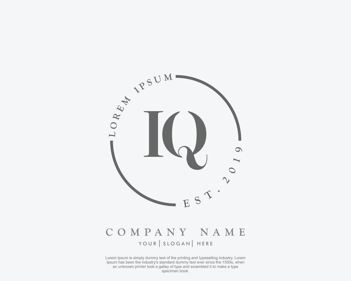 logotipo feminino iq inicial monograma de beleza e design de logotipo elegante, logotipo de caligrafia da assinatura inicial, casamento, moda, floral e botânico com modelo criativo vetor