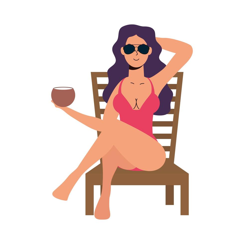 Mulher bonita em maiô, sentada na cadeira de praia e comendo coco vetor