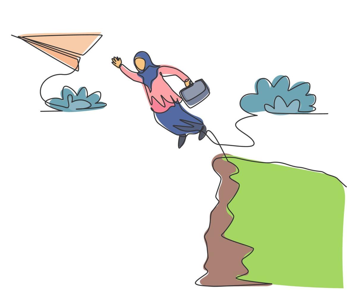 única linha contínua desenho jovem mulher de negócios árabe pulando para voar o avião de papel do topo da montanha do penhasco. conceito de metáfora do minimalismo. ilustração em vetor desenho gráfico dinâmica de uma linha