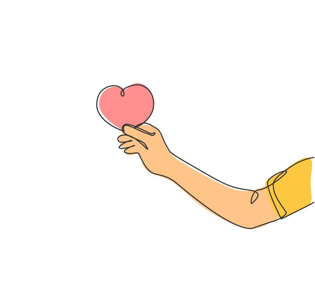 único desenho de linha contínua de jovem feliz feminino mão segurando um lindo coração em forma de papel cartão. conceito de amor de casamento romântico. ilustração em vetor design gráfico moderno de uma linha