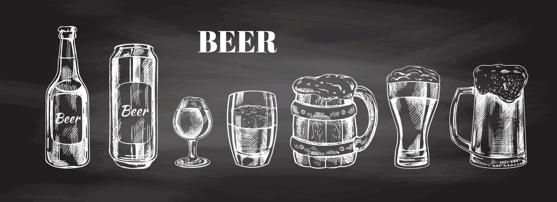 desenhado à mão esboço do Cerveja pode, Cerveja garrafa, Cerveja óculos e Cerveja vidro e de madeira canecas isolado em quadro-negro fundo, branco desenho. definir. vetor vintage gravado ilustração.