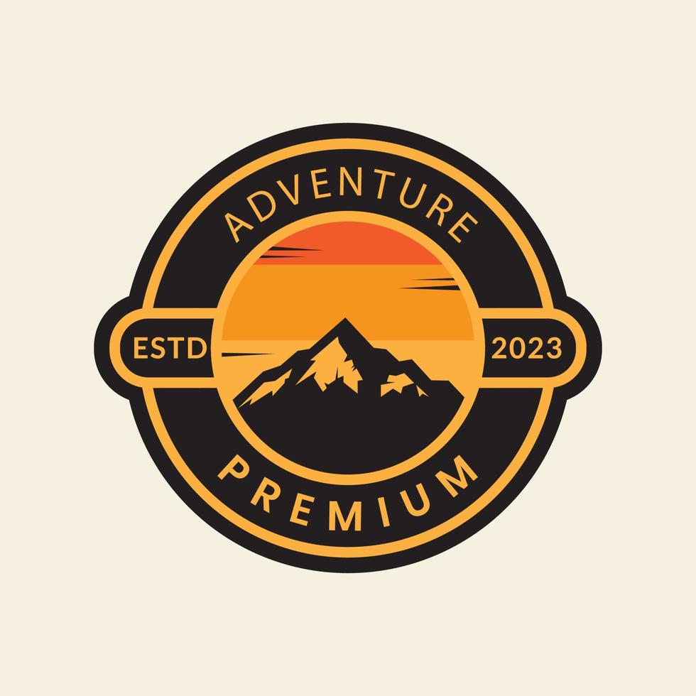 montanha crachá logotipo topo cenário hipster logotipo vetor ícone ilustração símbolo Projeto modelo