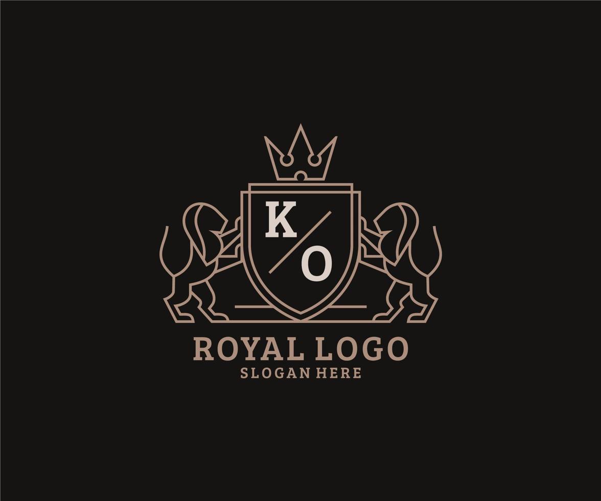 modelo de logotipo de luxo real de leão de letra ko inicial em arte vetorial para restaurante, realeza, boutique, café, hotel, heráldica, joias, moda e outras ilustrações vetoriais. vetor