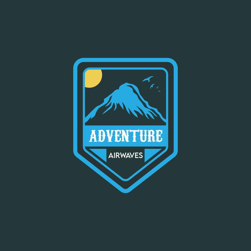 aventura ondas de ar vintage crachá logotipo vetor