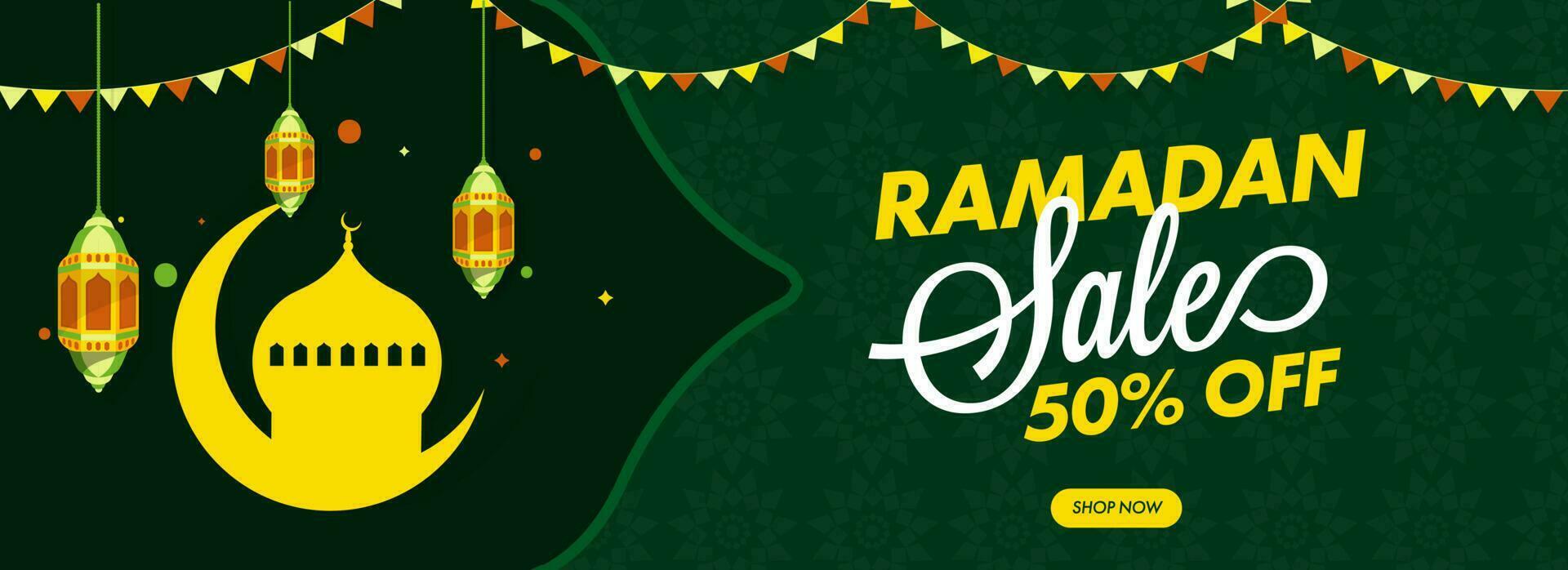 Ramadã venda cabeçalho ou bandeira Projeto com desconto oferecer, crescente lua, mesquita, suspensão lanternas em verde fundo. vetor