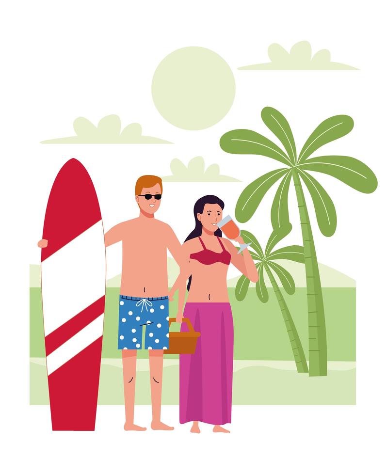 jovem casal vestindo maiôs com coquetel e prancha de surf na praia vetor