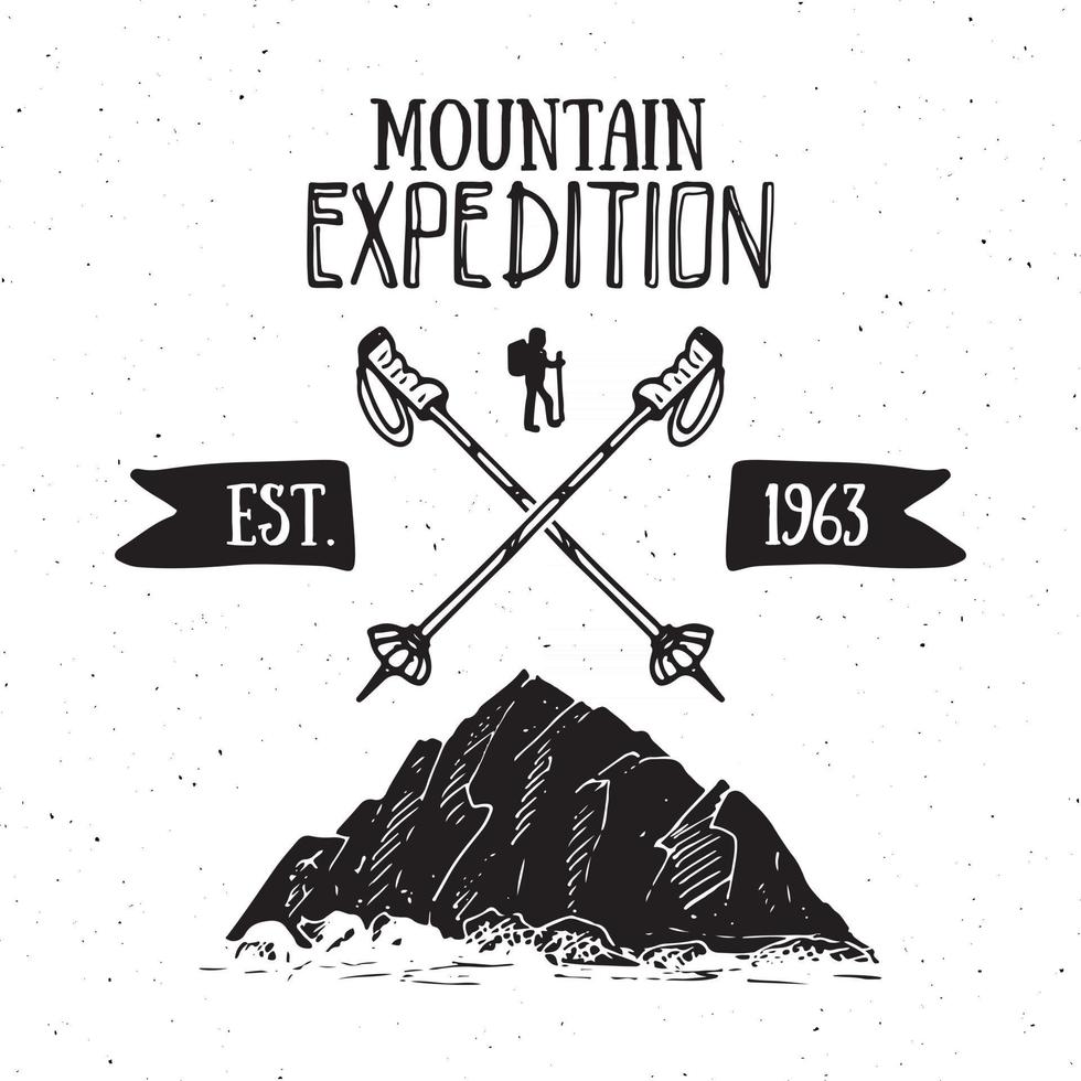 montanha expedição distintivo de rótulo vintage retrô. mão desenhada emblema texturizado caminhada aventura ao ar livre e montanhas explorando, esportes radicais, design grunge moderno, ilustração vetorial de impressão vetor