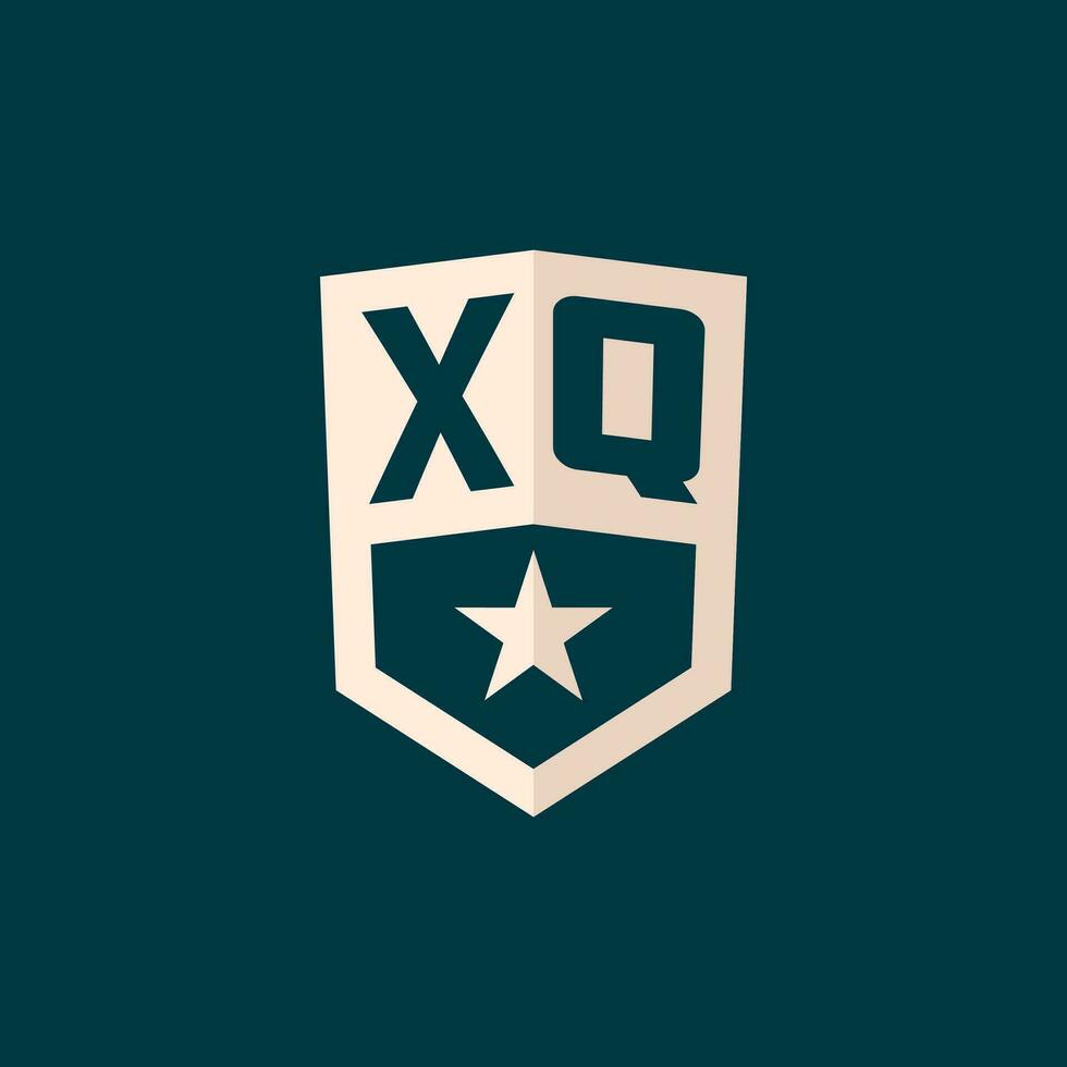 inicial xq logotipo Estrela escudo símbolo com simples Projeto vetor