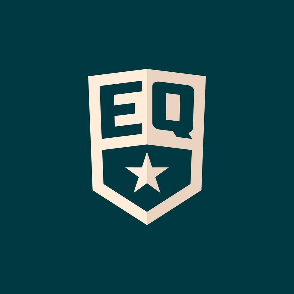 inicial eq logotipo Estrela escudo símbolo com simples Projeto vetor