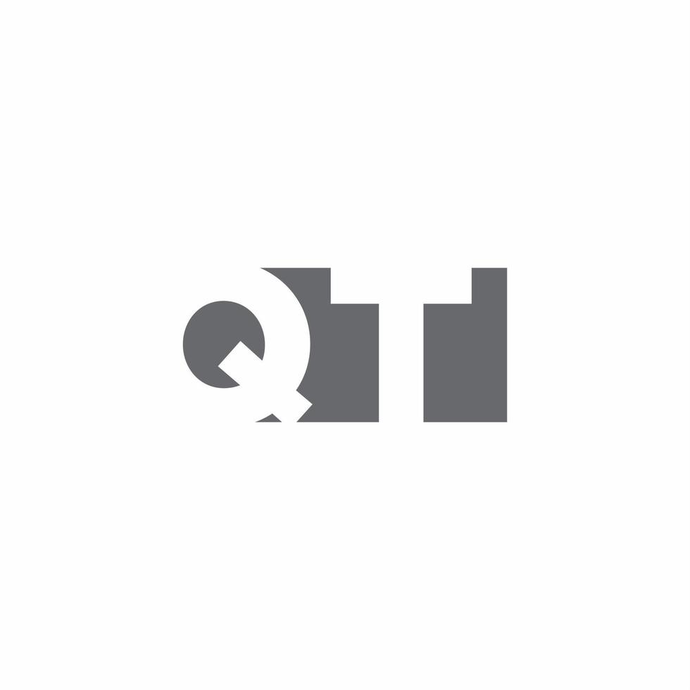 Monograma do logotipo qt com modelo de design de estilo de espaço negativo vetor