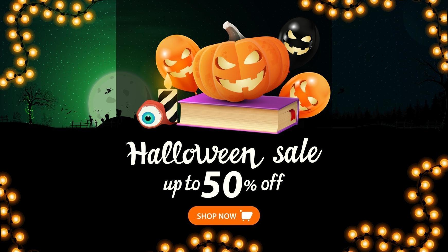 venda de halloween, desconto de até 50, banner da web com desconto com paisagem da noite de halloween no fundo, livro de feitiços, jack abóbora e balões de halloween vetor